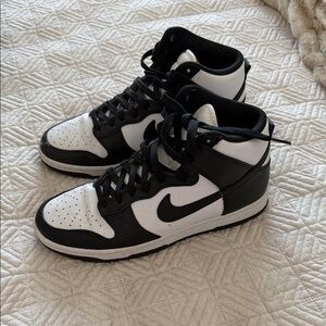 Men’s Nike Pandas size 8 (fits womens size 9.5)